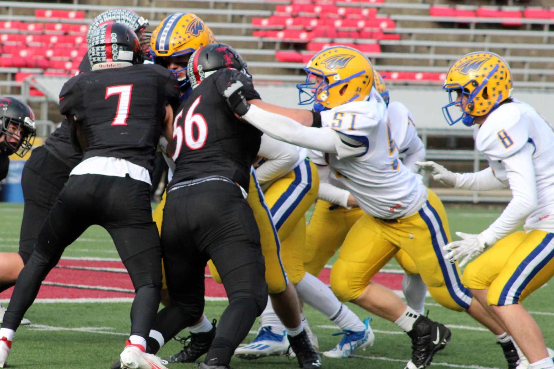 Rice Lake football vs. Pewaukee Division 3 state 11-19-21